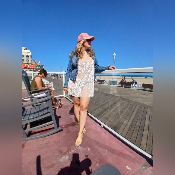 Meet your Posher, Pamela - Picture 2 of 5